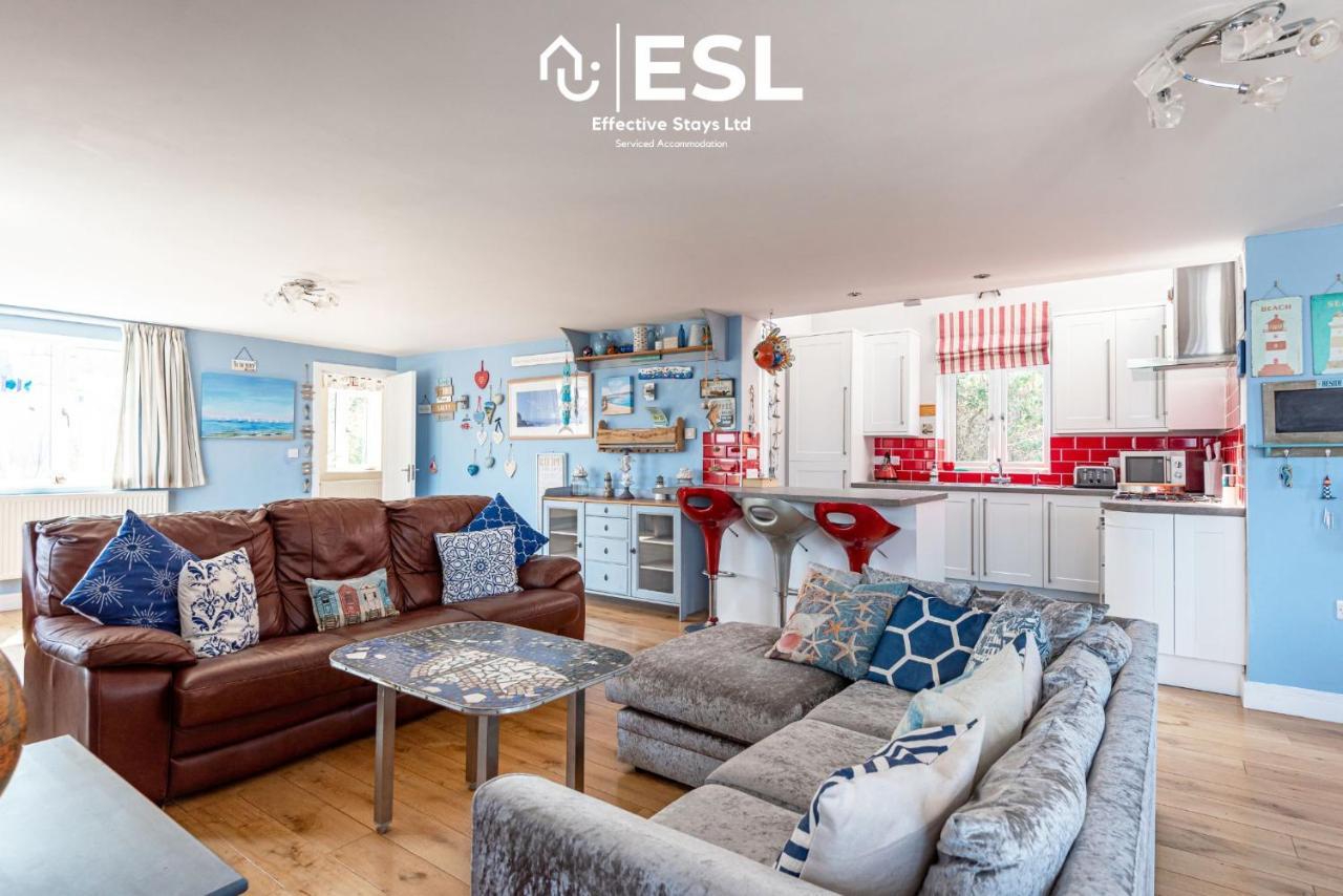 Beautiful En Suite 5 Bedroom Home With Sea Views 新码头 外观 照片