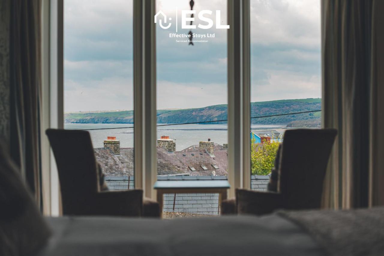 Beautiful En Suite 5 Bedroom Home With Sea Views 新码头 外观 照片
