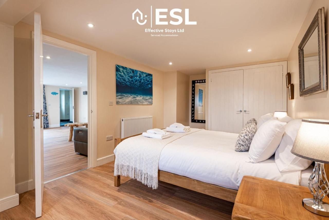 Beautiful En Suite 5 Bedroom Home With Sea Views 新码头 外观 照片