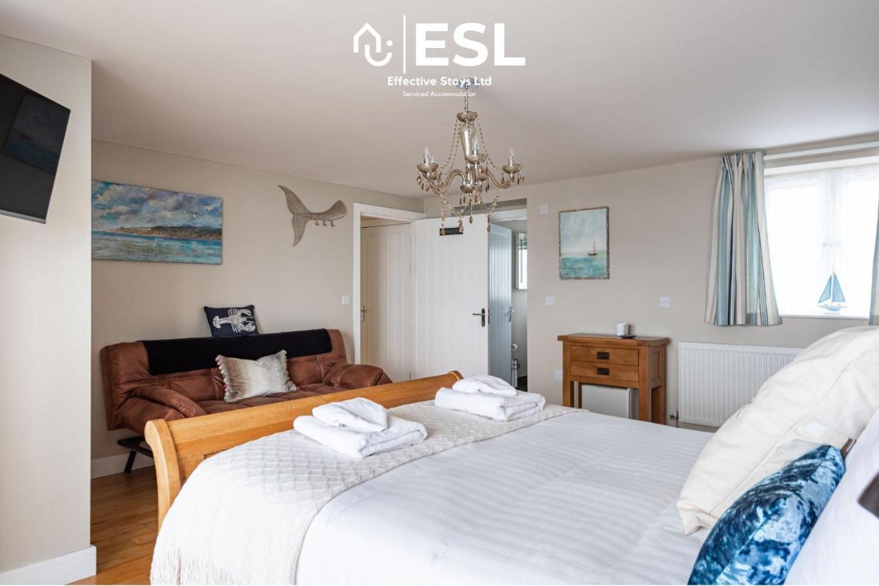 Beautiful En Suite 5 Bedroom Home With Sea Views 新码头 外观 照片