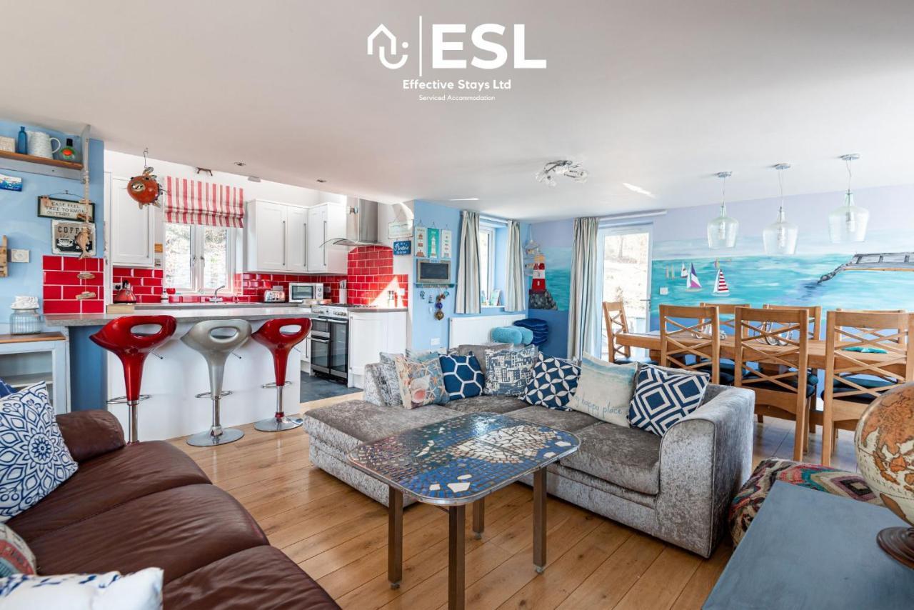 Beautiful En Suite 5 Bedroom Home With Sea Views 新码头 外观 照片