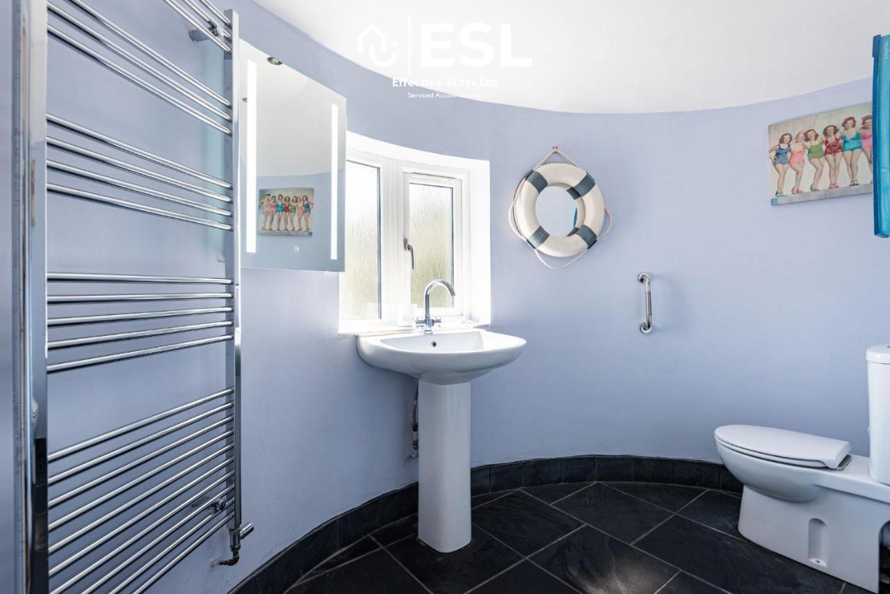 Beautiful En Suite 5 Bedroom Home With Sea Views 新码头 外观 照片