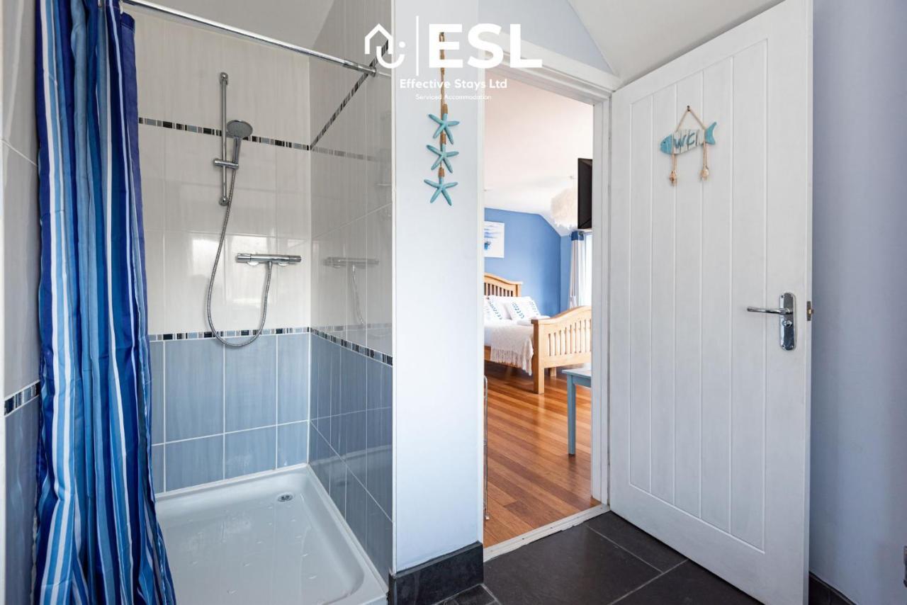 Beautiful En Suite 5 Bedroom Home With Sea Views 新码头 外观 照片