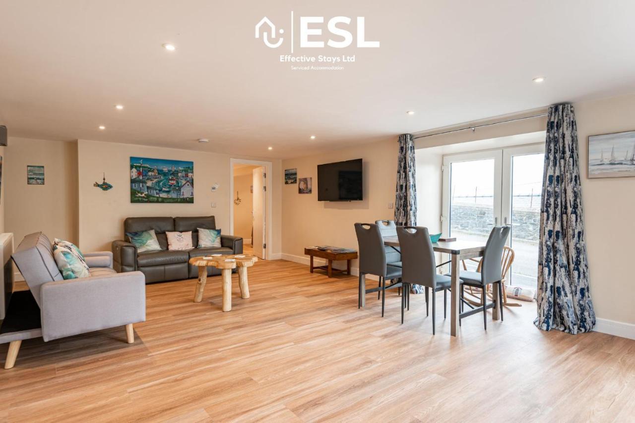 Beautiful En Suite 5 Bedroom Home With Sea Views 新码头 外观 照片